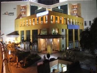 Square Hotel Хидерабад Екстериор снимка